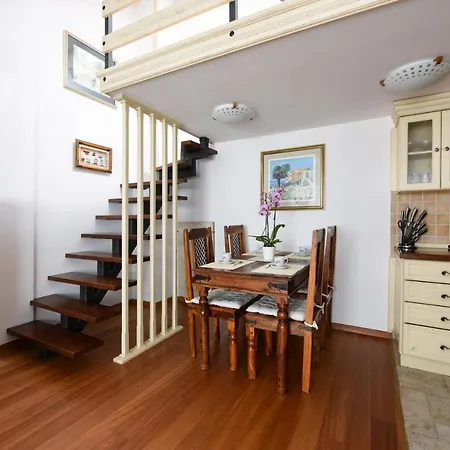 Luna Apartman *